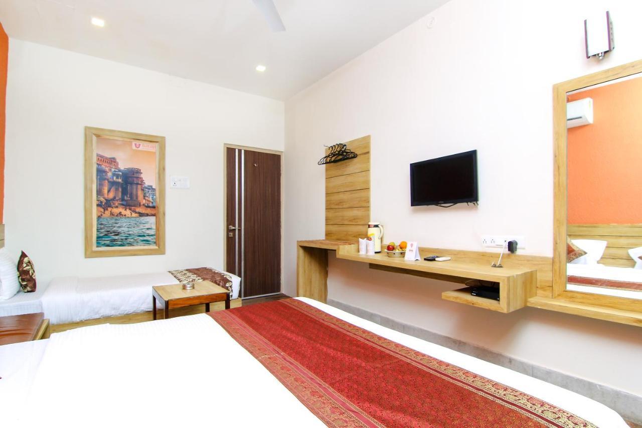Hotel R B International Варанаси Экстерьер фото