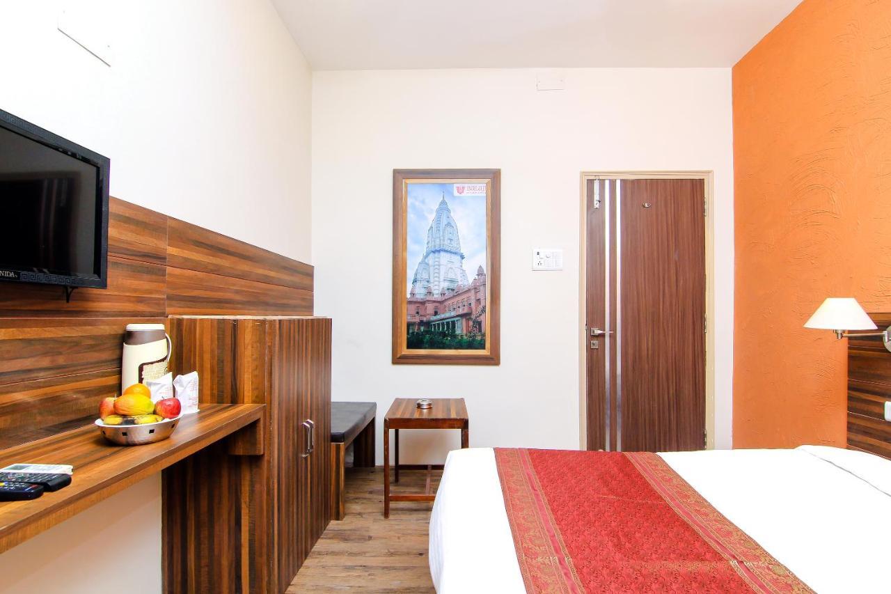 Hotel R B International Варанаси Экстерьер фото