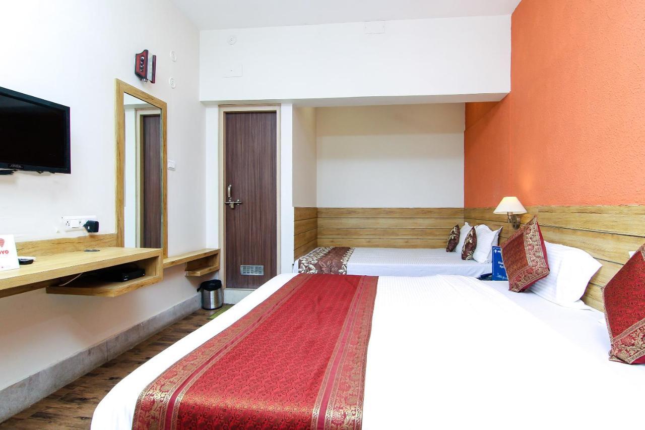 Hotel R B International Варанаси Экстерьер фото
