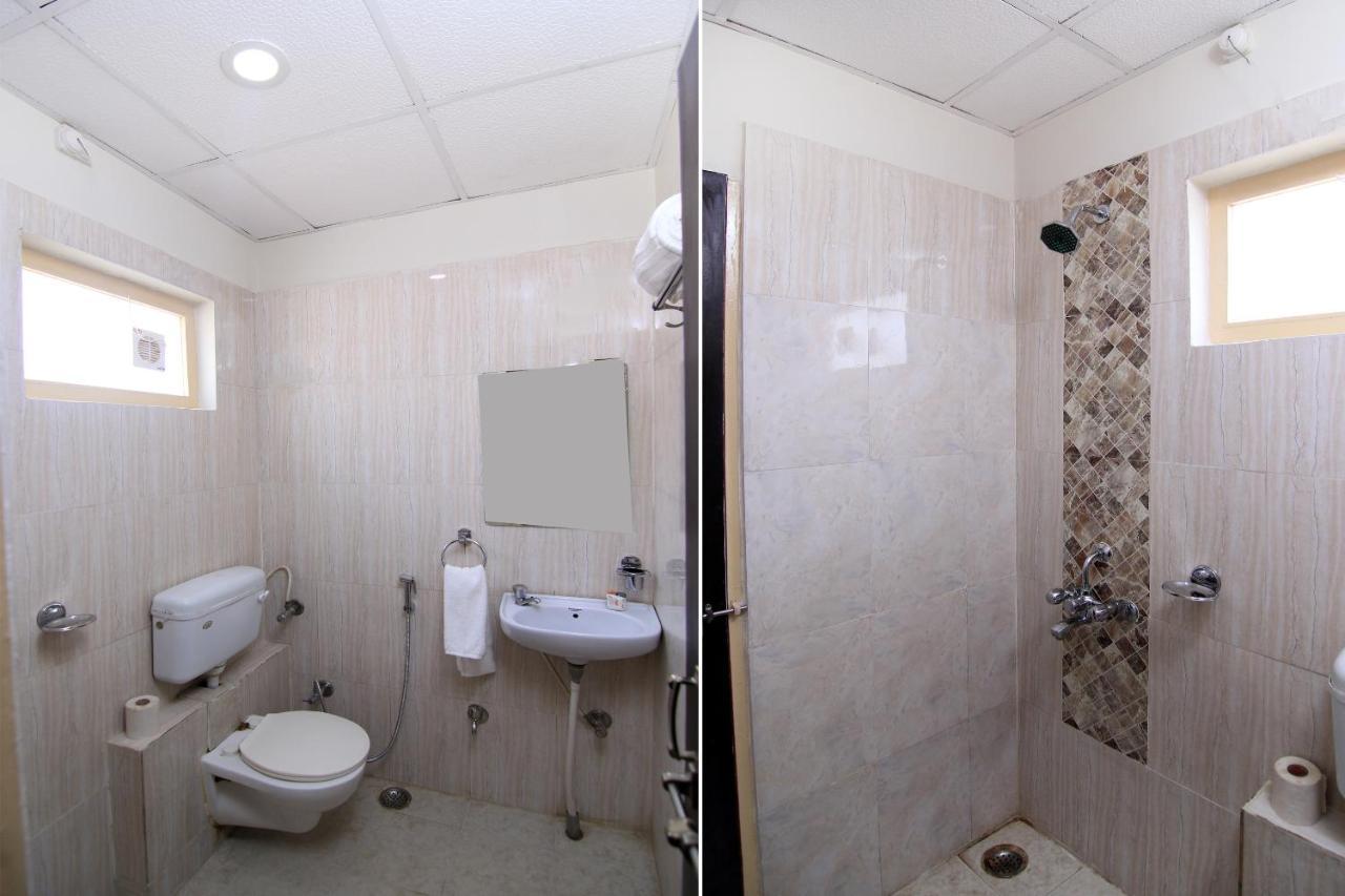 Hotel R B International Варанаси Экстерьер фото